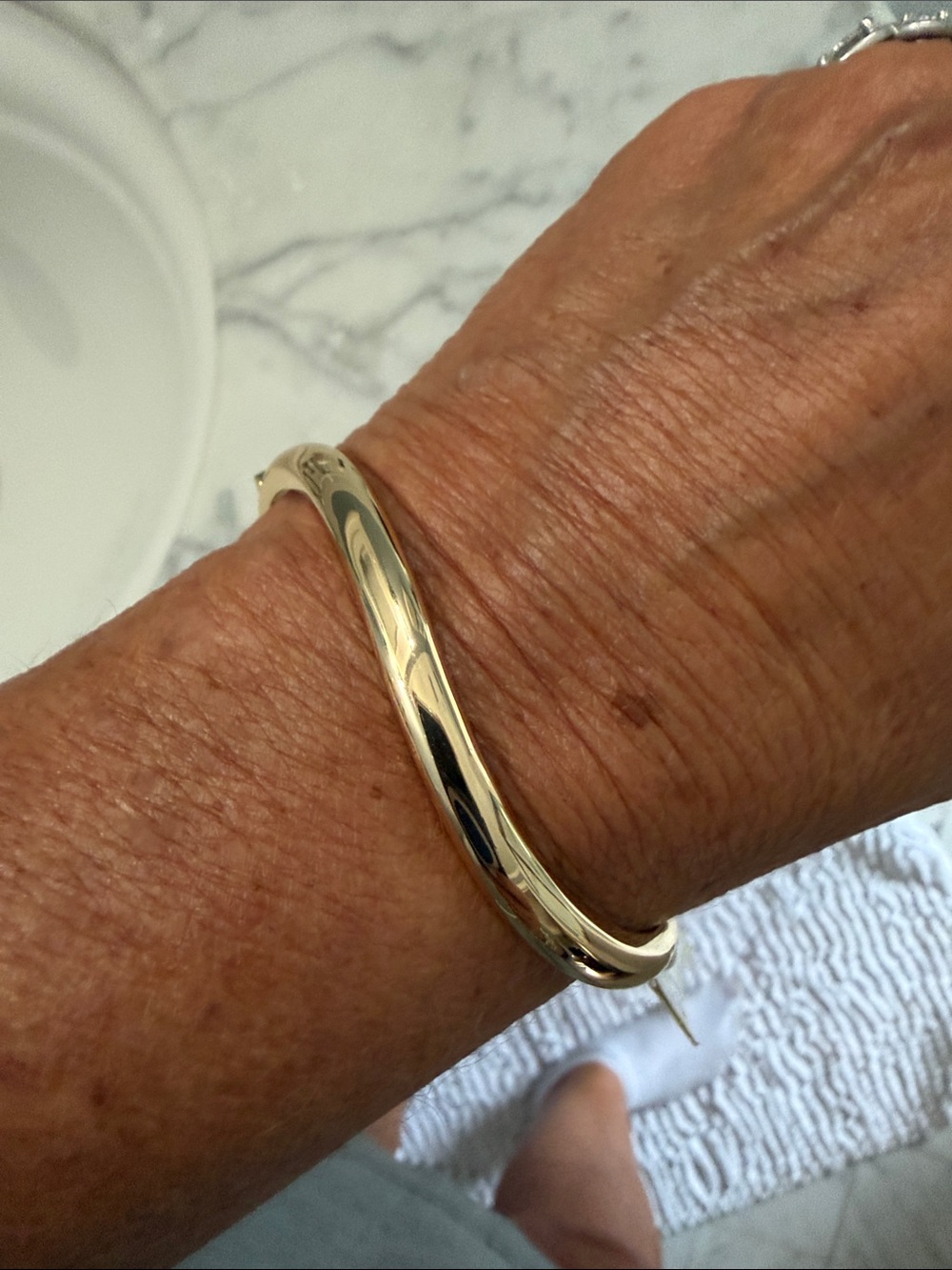 Lauren Ralph Lauren Polished Gold Oval Hinged Bangle Bracelet - Picture 2 of 3